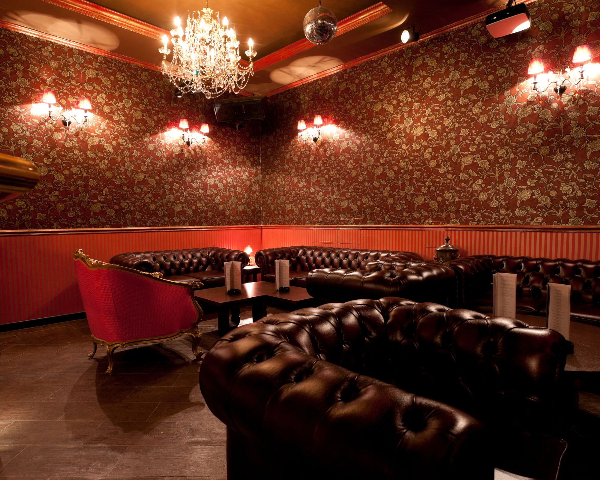 Experience the Nightlife at trendy lounges and Bars (2)